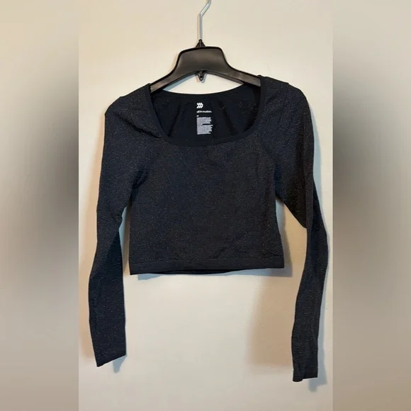 all in motion Black Metallic Cropped Long-Sleeve Top - Picture 2 of 7